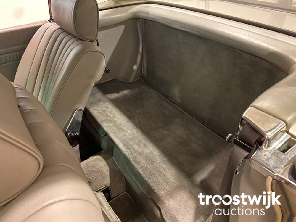 Mercedes-Benz 500SL W107-046 Auto