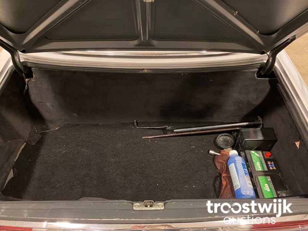 Mercedes-Benz 500SL W107-046 Auto