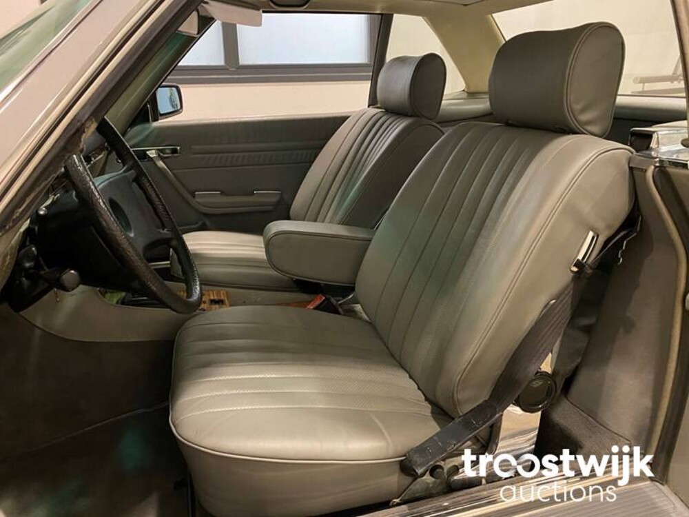 Mercedes-Benz 500SL W107-046 Auto