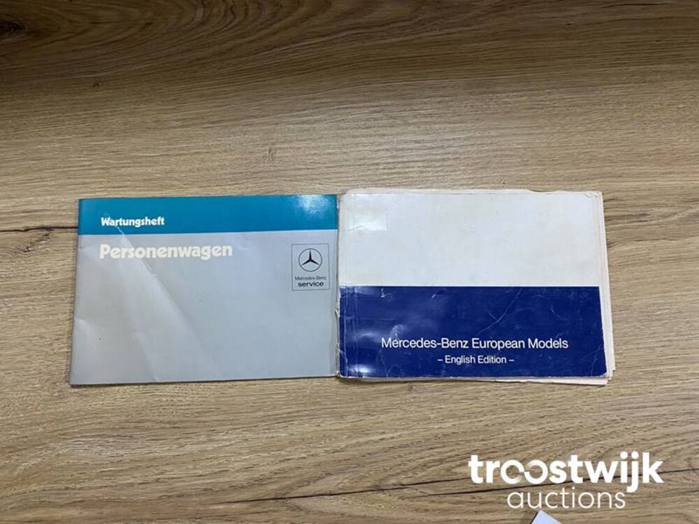 Mercedes-Benz 500SL W107-046 Auto