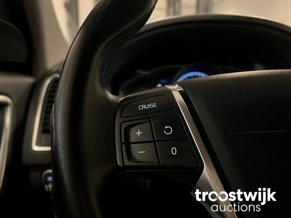 Volvo XC60 D3 R-Design 2.0 Auto