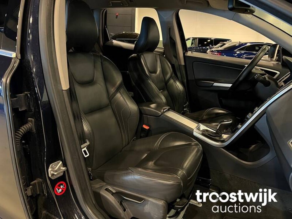 Volvo XC60 D3 R-Design 2.0 Auto