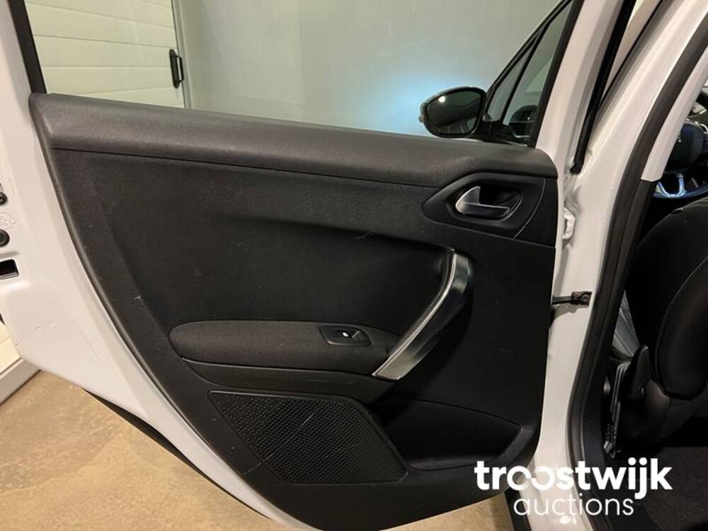 Peugeot 2008 1.2 VTi Allure Pack Premium Plus Auto