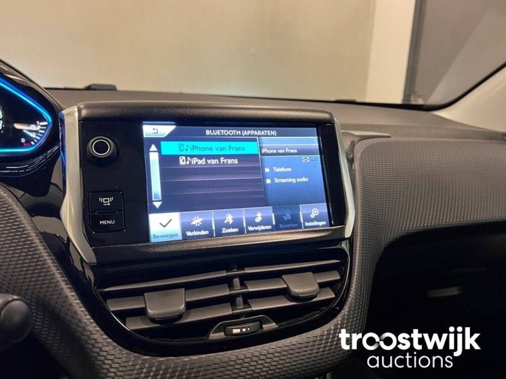 Peugeot 2008 1.2 VTi Allure Pack Premium Plus Auto