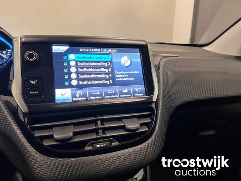 Peugeot 2008 1.2 VTi Allure Pack Premium Plus Auto