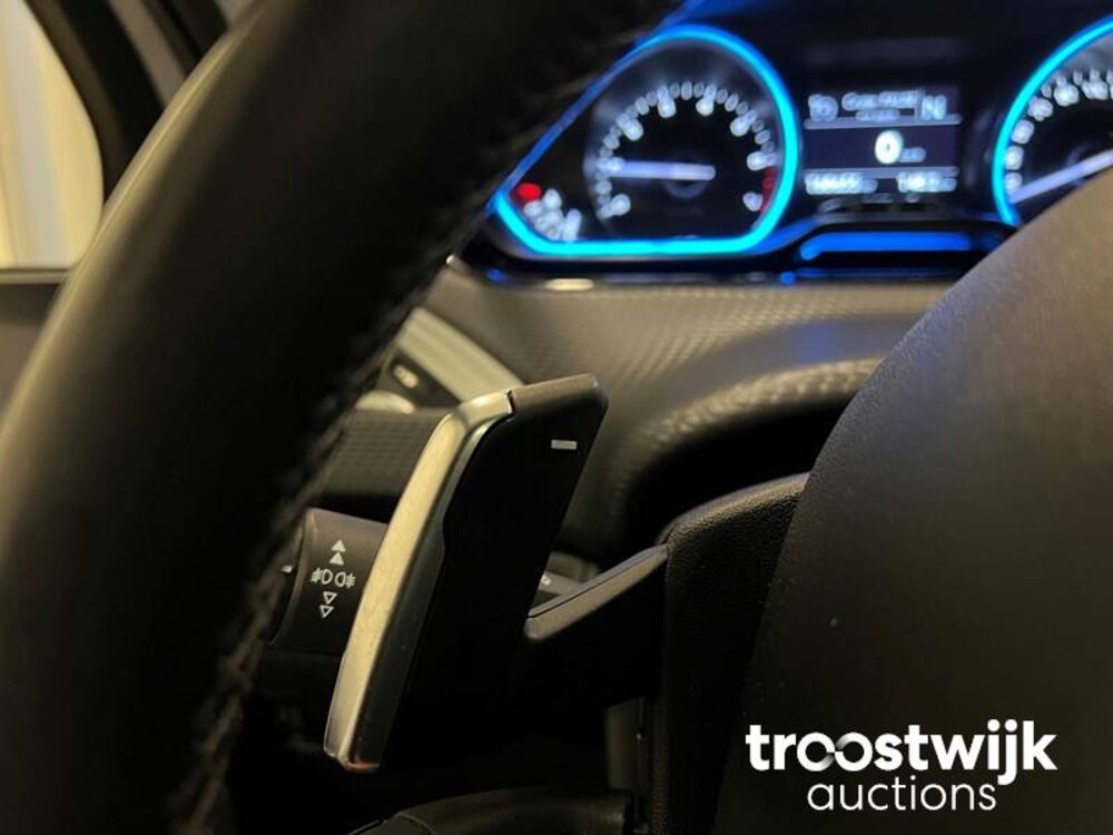 Peugeot 2008 1.2 VTi Allure Pack Premium Plus Auto