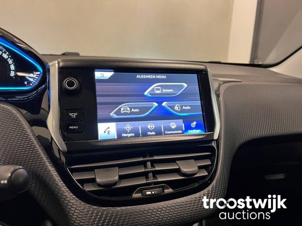 Peugeot 2008 1.2 VTi Allure Pack Premium Plus Auto