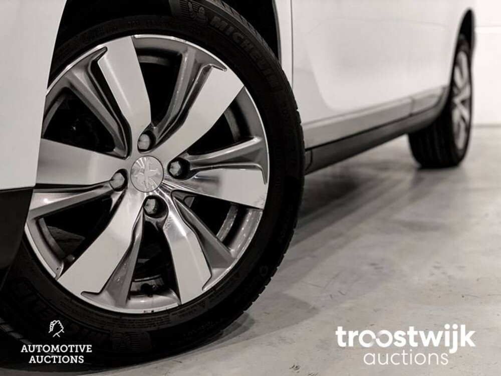 Peugeot 2008 1.2 VTi Allure Pack Premium Plus Auto