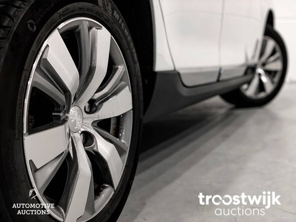 Peugeot 2008 1.2 VTi Allure Pack Premium Plus Auto