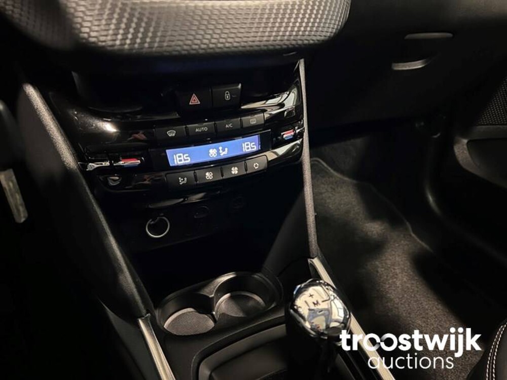 Peugeot 2008 1.2 VTi Allure Pack Premium Plus Auto