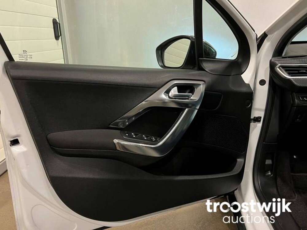 Peugeot 2008 1.2 VTi Allure Pack Premium Plus Auto