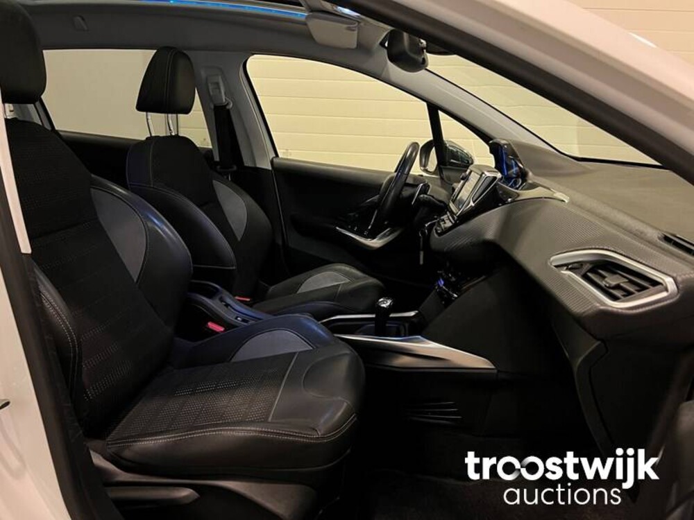 Peugeot 2008 1.2 VTi Allure Pack Premium Plus Auto