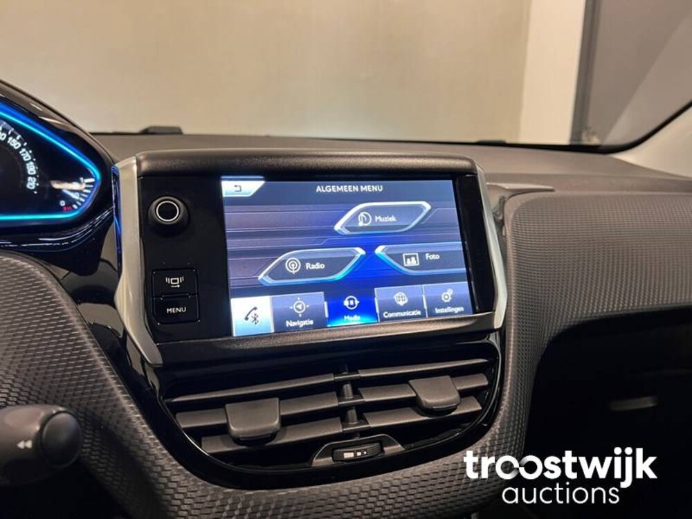 Peugeot 2008 1.2 VTi Allure Pack Premium Plus Auto