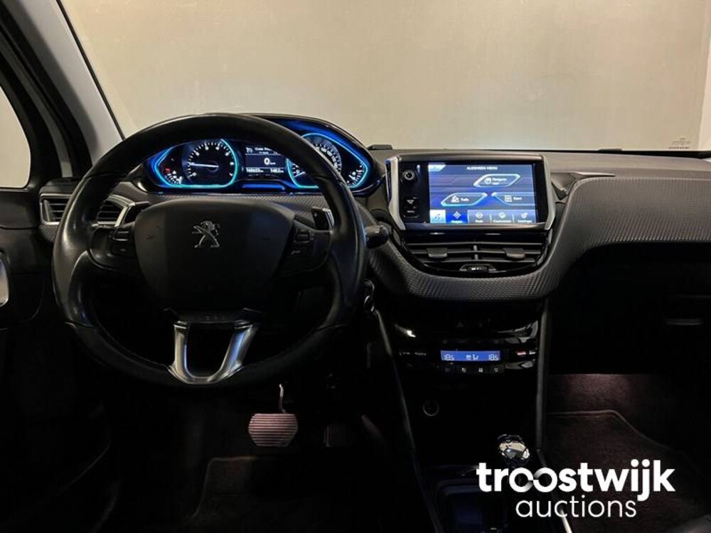 Peugeot 2008 1.2 VTi Allure Pack Premium Plus Auto