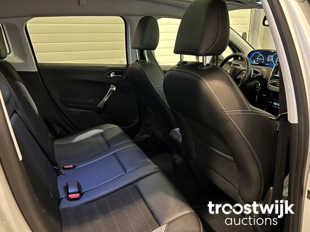 Peugeot 2008 1.2 VTi Allure Pack Premium Plus Auto