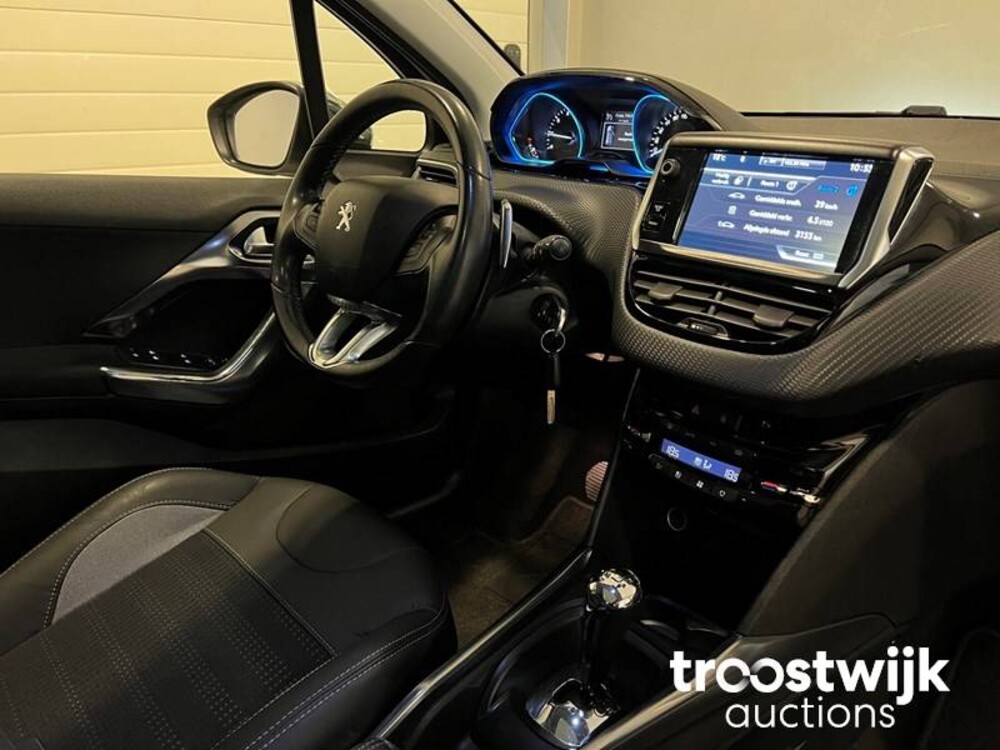 Peugeot 2008 1.2 VTi Allure Pack Premium Plus Auto