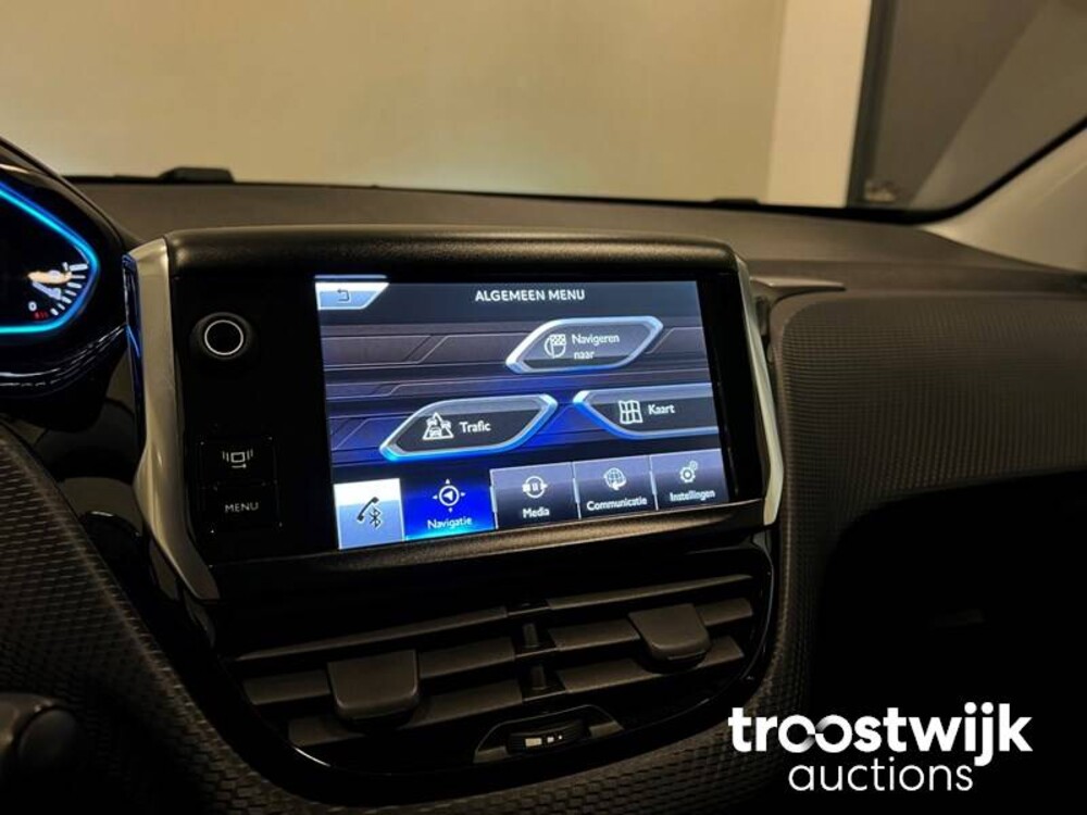 Peugeot 2008 1.2 VTi Allure Pack Premium Plus Auto