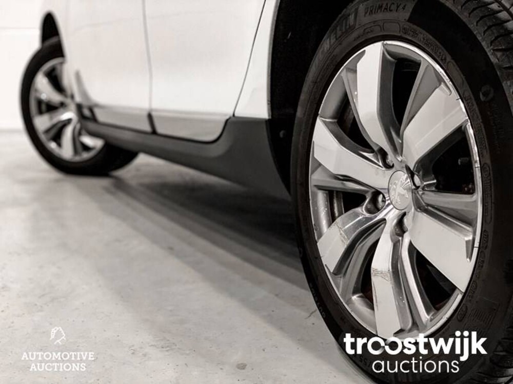 Peugeot 2008 1.2 VTi Allure Pack Premium Plus Auto