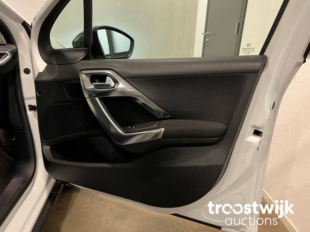 Peugeot 2008 1.2 VTi Allure Pack Premium Plus Auto