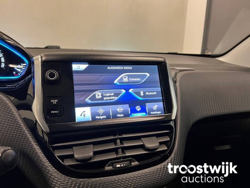 Peugeot 2008 1.2 VTi Allure Pack Premium Plus Auto