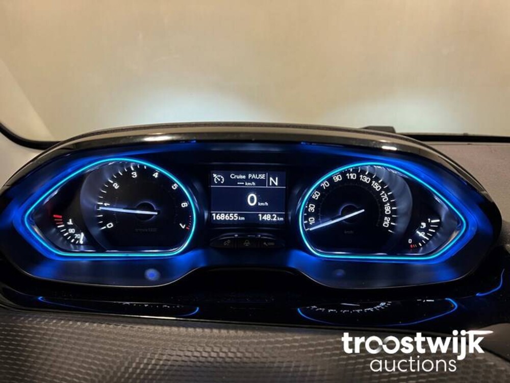 Peugeot 2008 1.2 VTi Allure Pack Premium Plus Auto