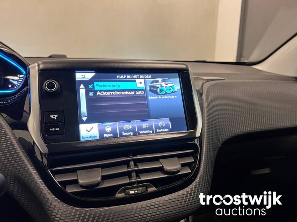 Peugeot 2008 1.2 VTi Allure Pack Premium Plus Auto