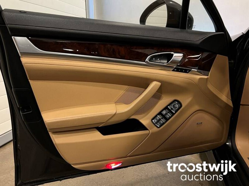 Porsche Panamera 3.6 Platinum Edition Auto