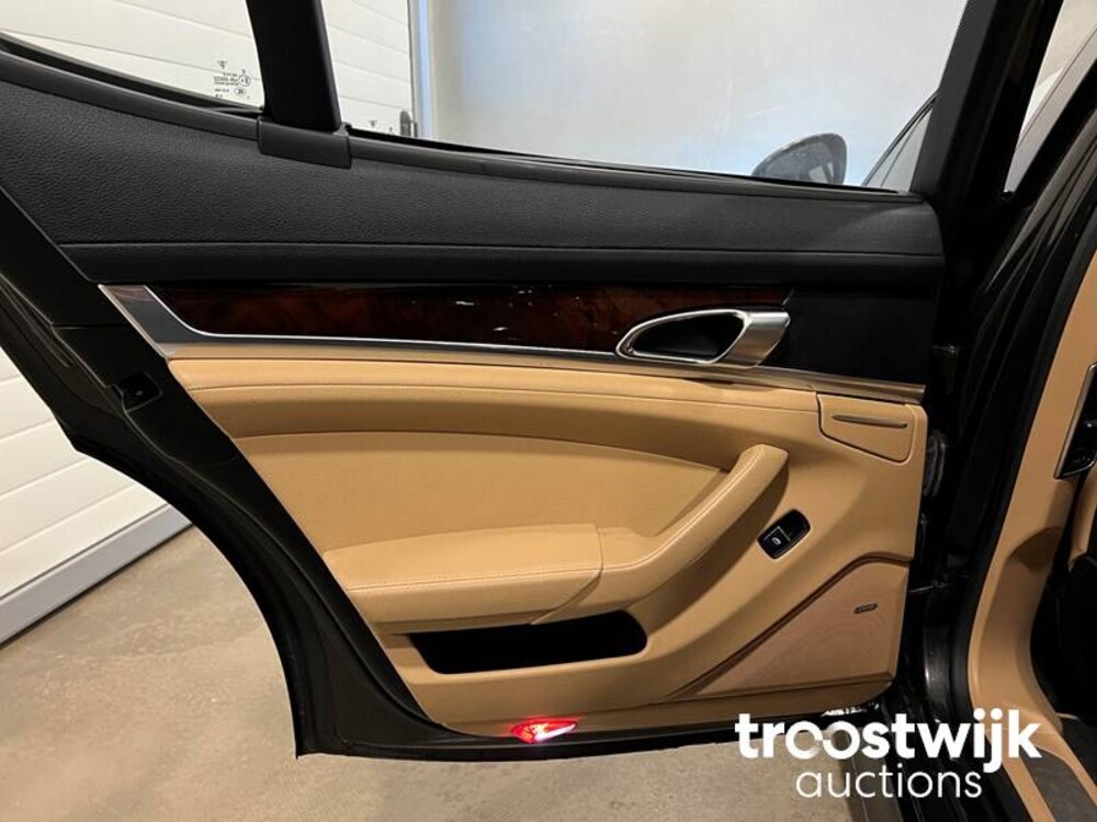 Porsche Panamera 3.6 Platinum Edition Auto