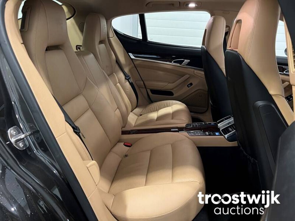 Porsche Panamera 3.6 Platinum Edition Auto