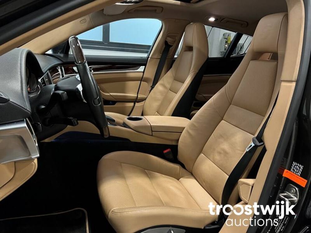 Porsche Panamera 3.6 Platinum Edition Auto