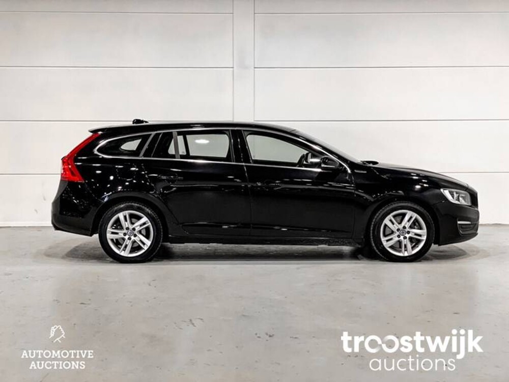 Volvo V60 2.4 D6 AWD Plug-In Hybrid Momentum Auto