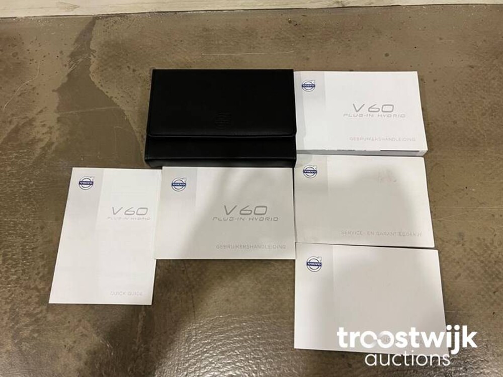 Volvo V60 2.4 D6 AWD Plug-In Hybrid Momentum Auto