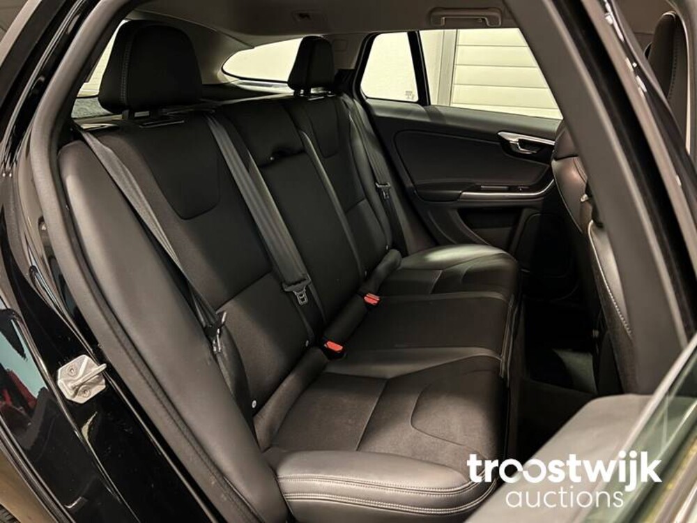 Volvo V60 2.4 D6 AWD Plug-In Hybrid Momentum Auto