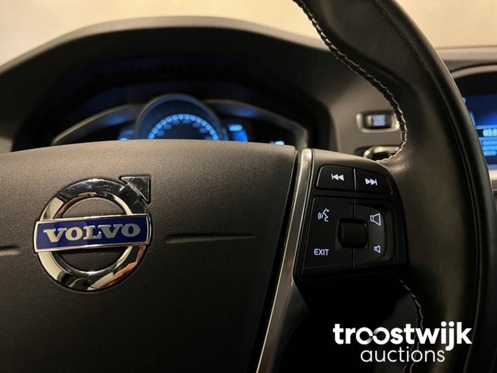 Volvo V60 2.4 D6 AWD Plug-In Hybrid Momentum Auto