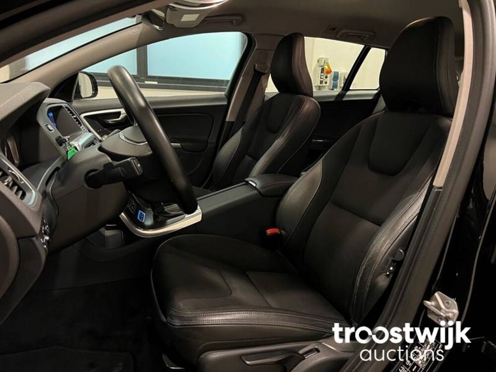 Volvo V60 2.4 D6 AWD Plug-In Hybrid Momentum Auto