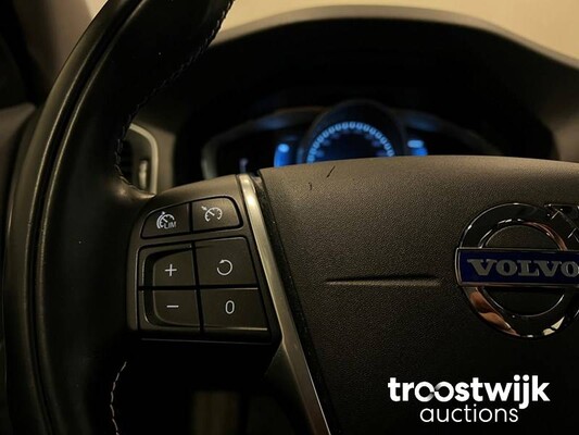 Volvo V60 2.4 D6 AWD Plug-In Hybrid Momentum Car