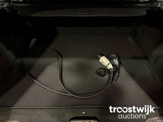 Volvo V60 2.4 D6 AWD Plug-In Hybrid Momentum Car