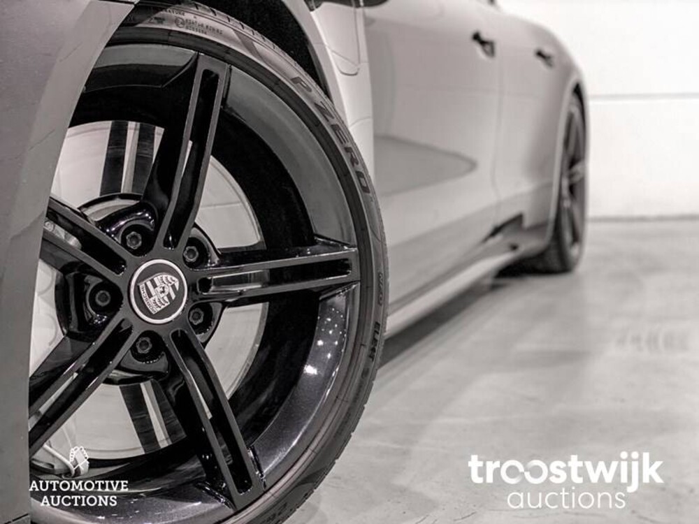 Porsche Taycan Turbo SportChrono SportDesign 680pk 2020