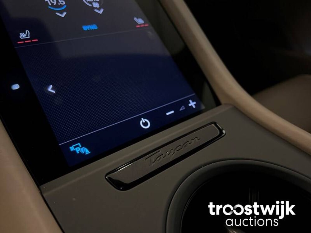 Porsche Taycan Turbo SportChrono SportDesign 680pk 2020