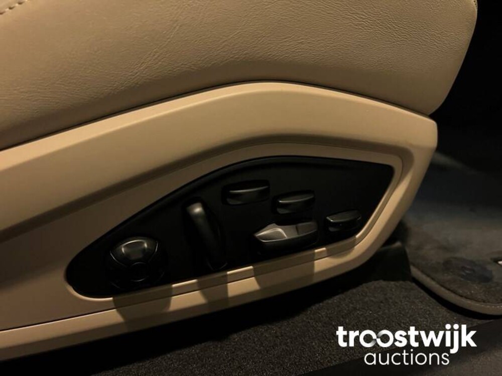 Porsche Taycan Turbo SportChrono SportDesign 680pk 2020