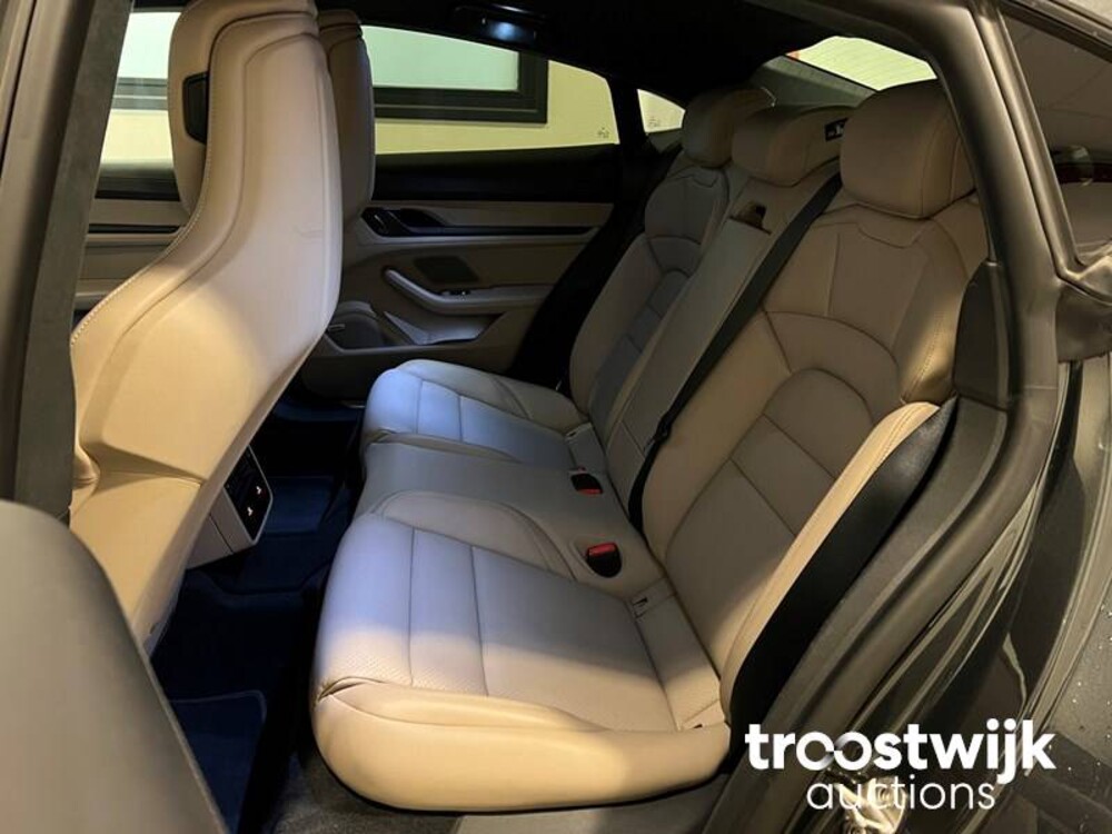 Porsche Taycan Turbo SportChrono SportDesign 680pk 2020