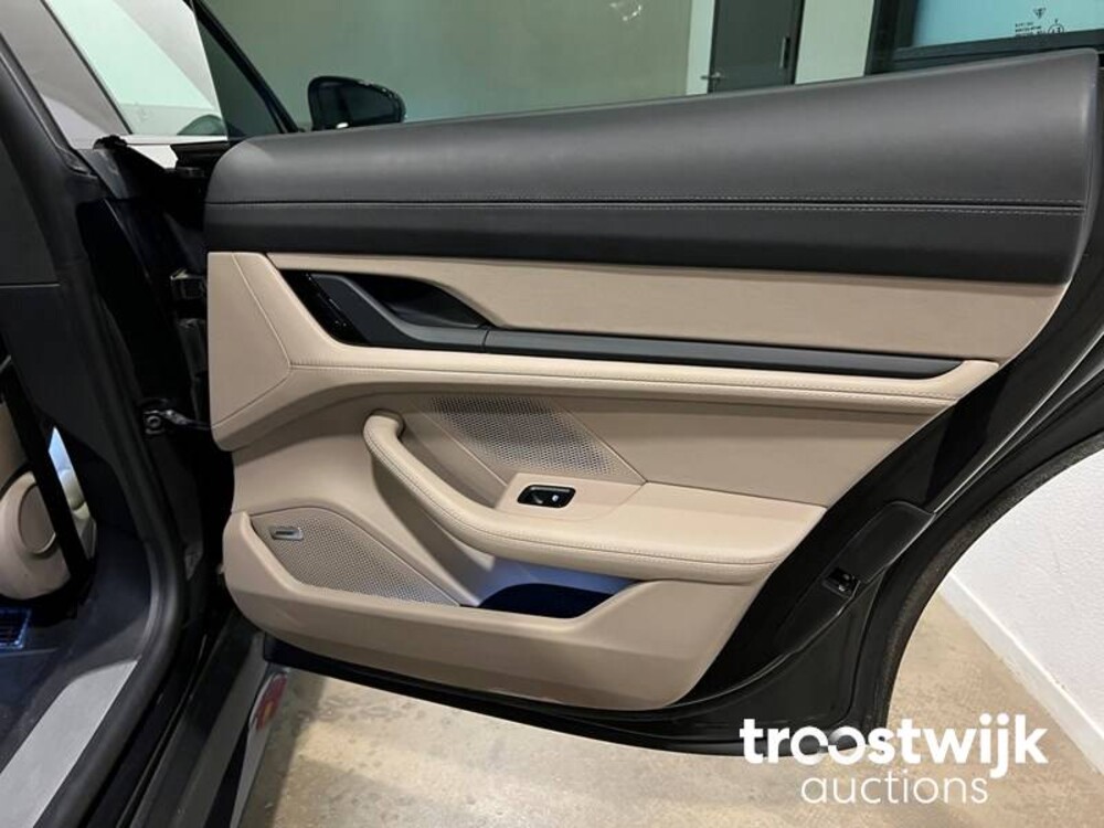 Porsche Taycan Turbo SportChrono SportDesign 680pk 2020