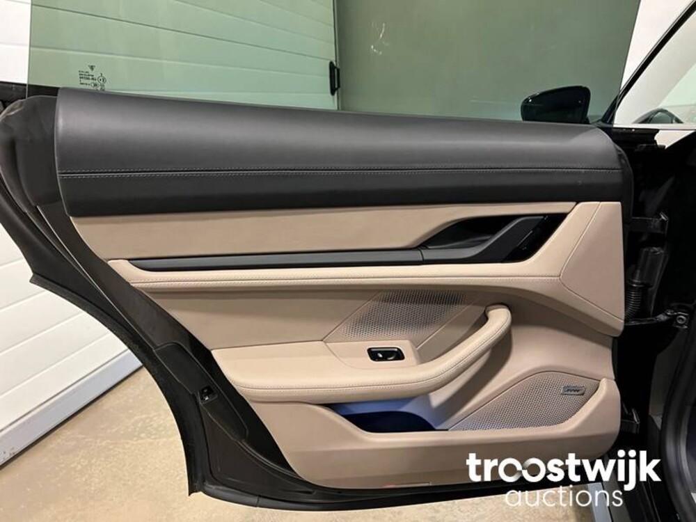 Porsche Taycan Turbo SportChrono SportDesign 680pk 2020