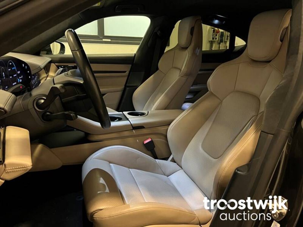 Porsche Taycan Turbo SportChrono SportDesign 680pk 2020