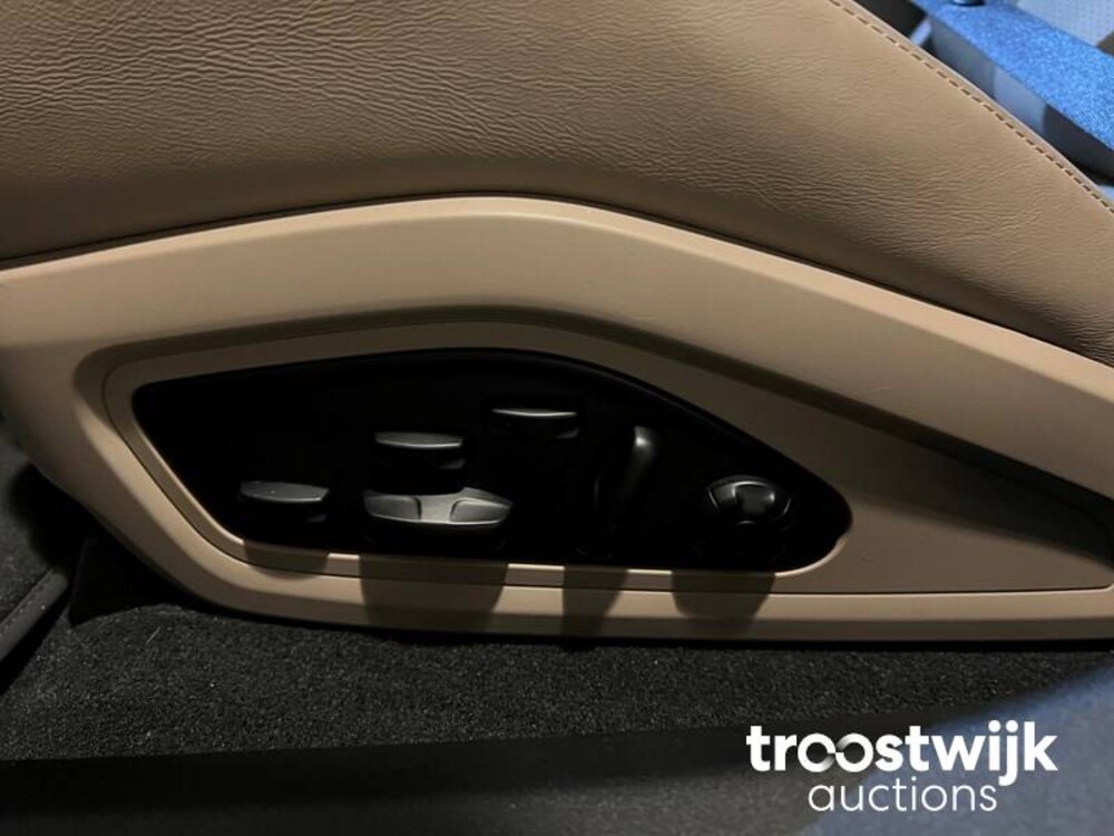 Porsche Taycan Turbo SportChrono SportDesign 680pk 2020