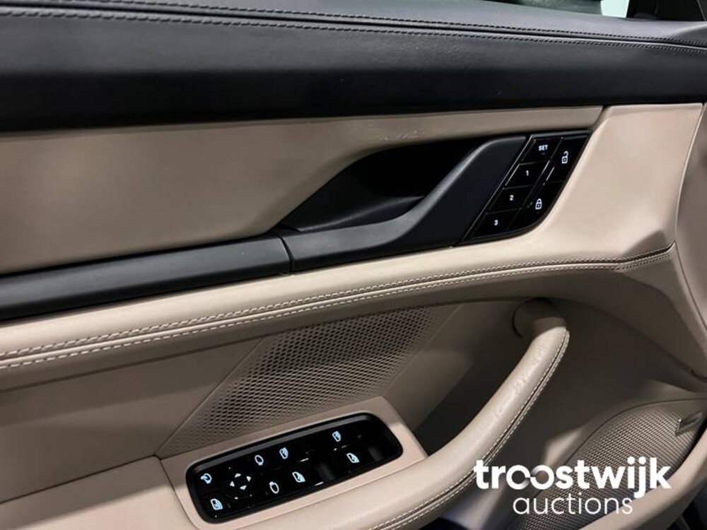 Porsche Taycan Turbo SportChrono SportDesign 680pk 2020