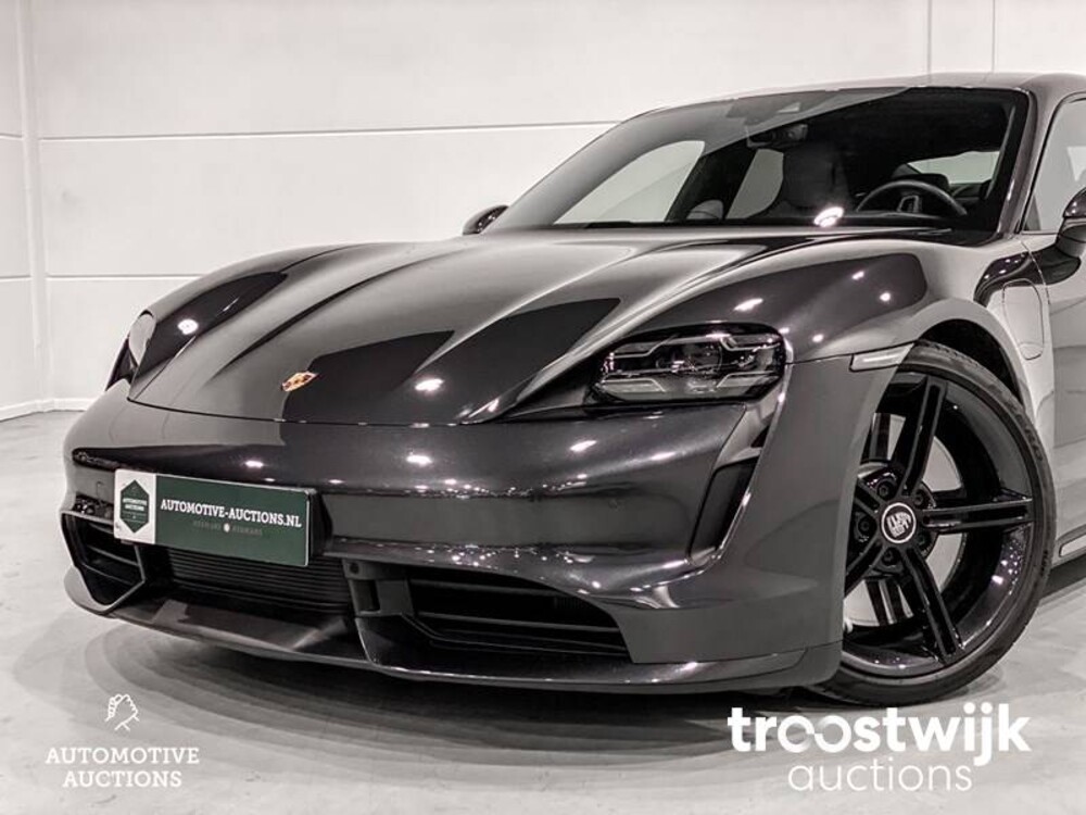 Porsche Taycan Turbo SportChrono SportDesign 680pk 2020