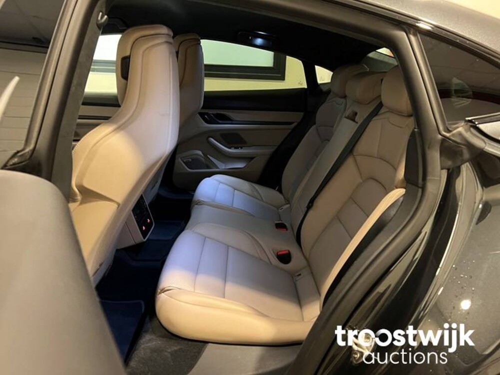 Porsche Taycan Turbo SportChrono SportDesign 680pk 2020