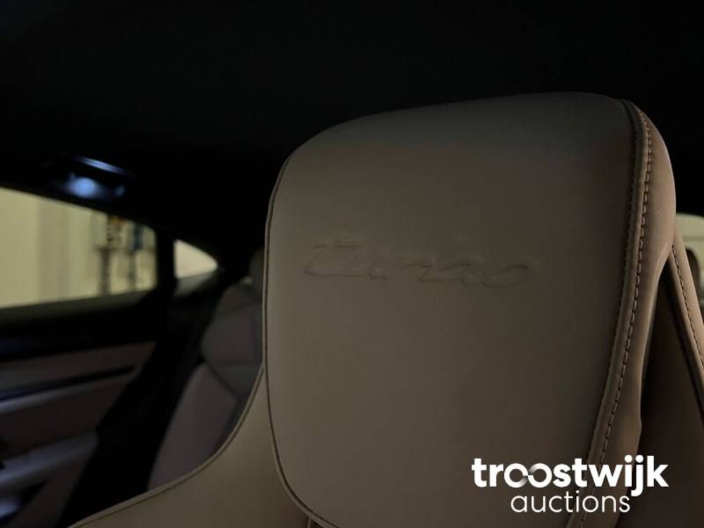 Porsche Taycan Turbo SportChrono SportDesign 680pk 2020