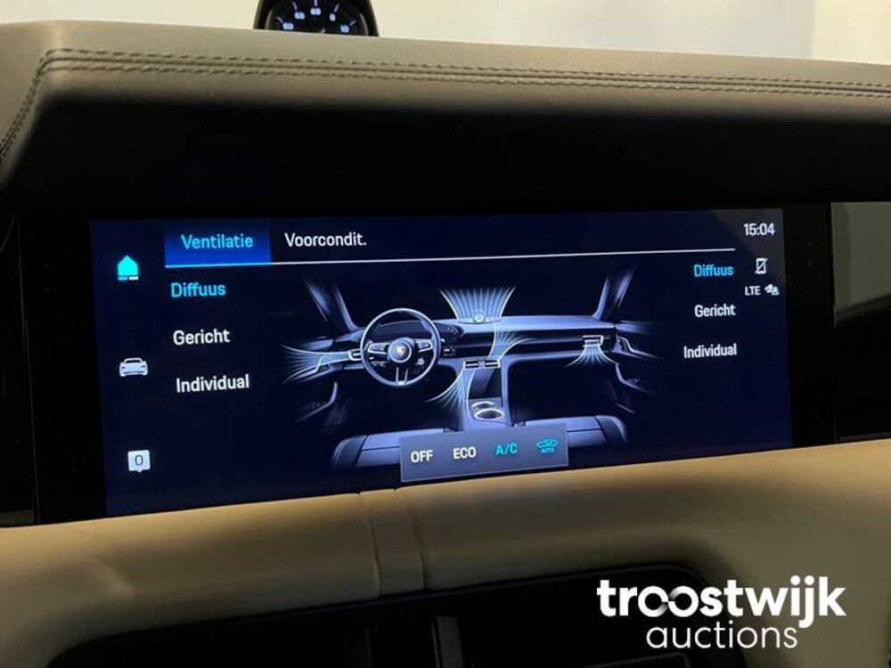 Porsche Taycan Turbo SportChrono SportDesign 680pk 2020